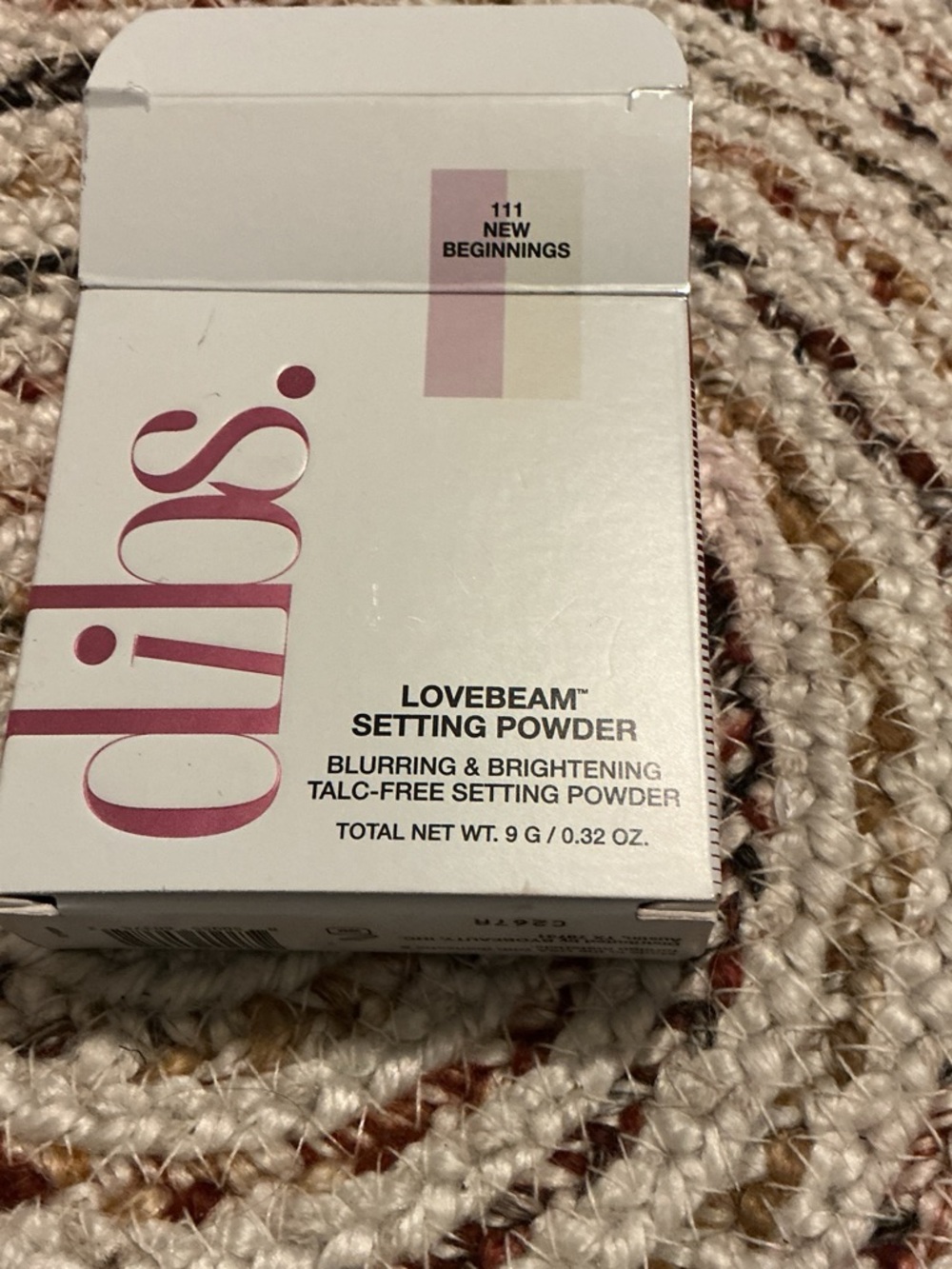 oios Lovebeam Setting Powder - New Beginnings (111) in Soft Pink